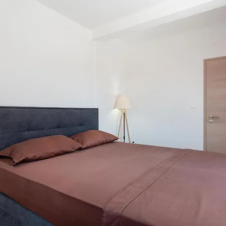 Summer In Apartman *