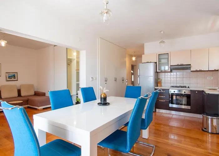 Summer In Apartman *