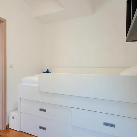 Summer In Apartman *