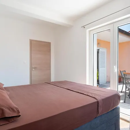 Summer In Apartman